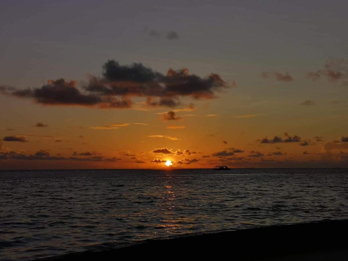 String Wave Maldives Hotel Gulhi Buitenkant foto
